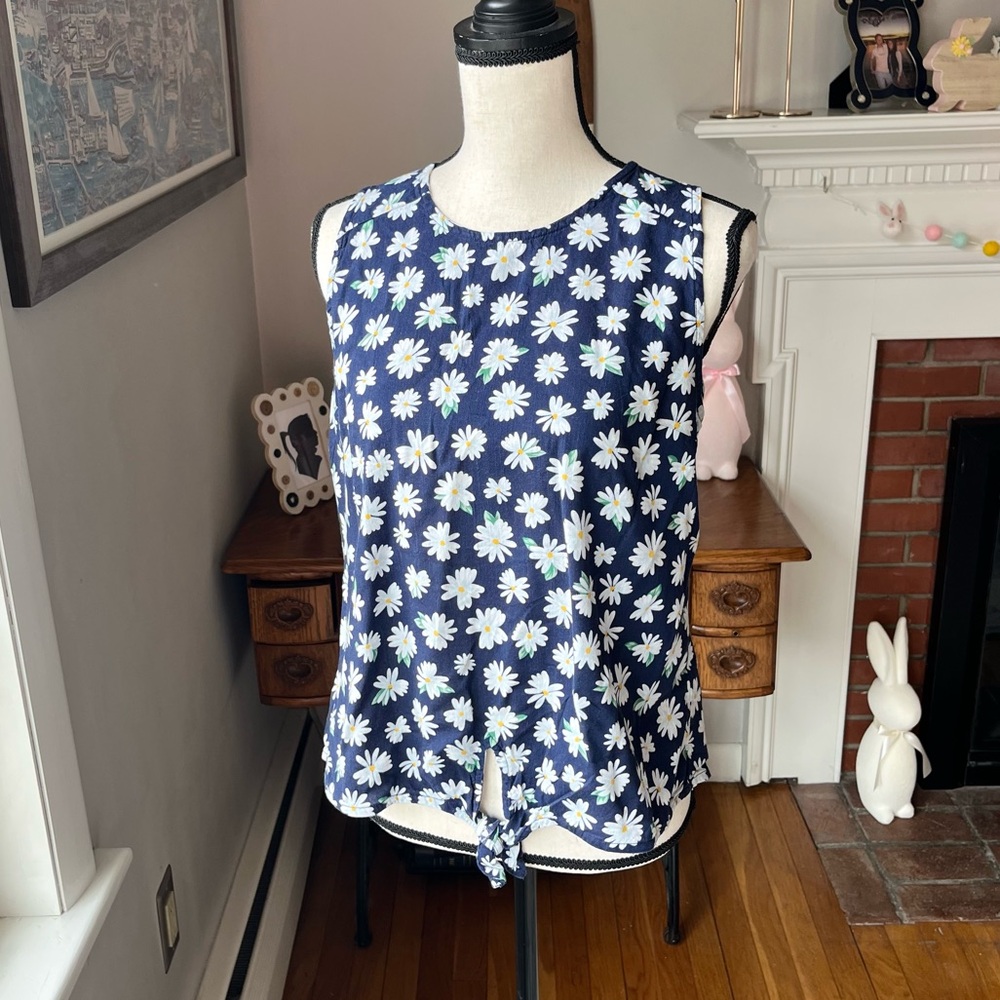 Old Navy | Daisy Tie-front Tank